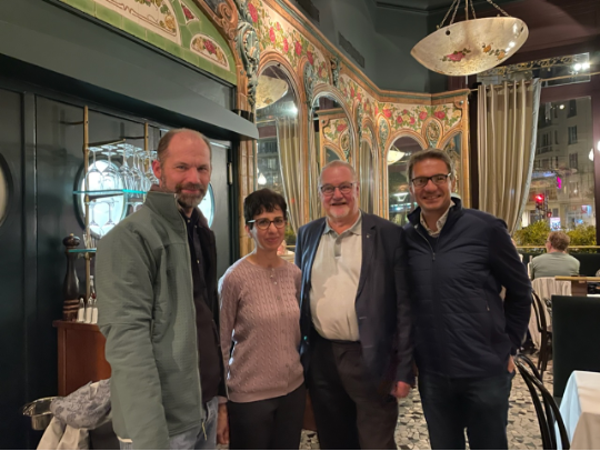 Sur la photo : Prof. Robert Danzer et Prof. Malika Saadaoui, de l’EMI de Rabat (Maroc), Laurent Gremillard à gauche et Jérôme Chevalier