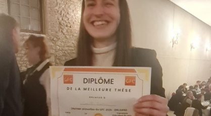 Camille Zoude recevant son prix de thèse